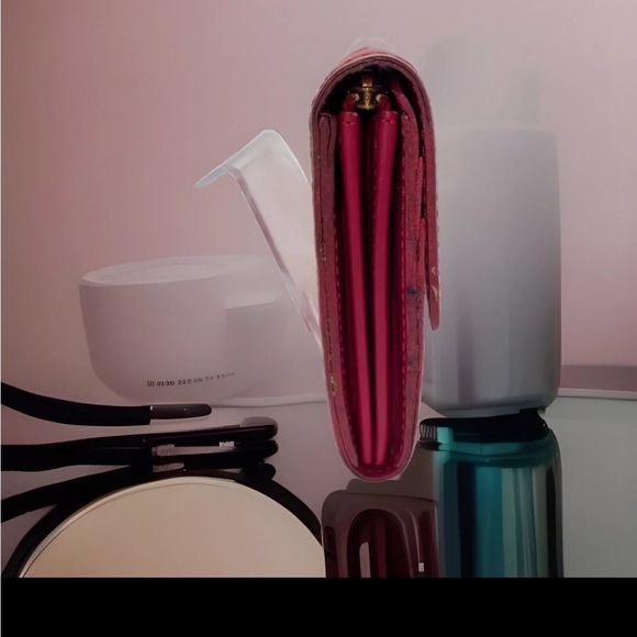 Louis Vuitton vernis red long wallet on a chain golden hardware - Picture 5 of 6